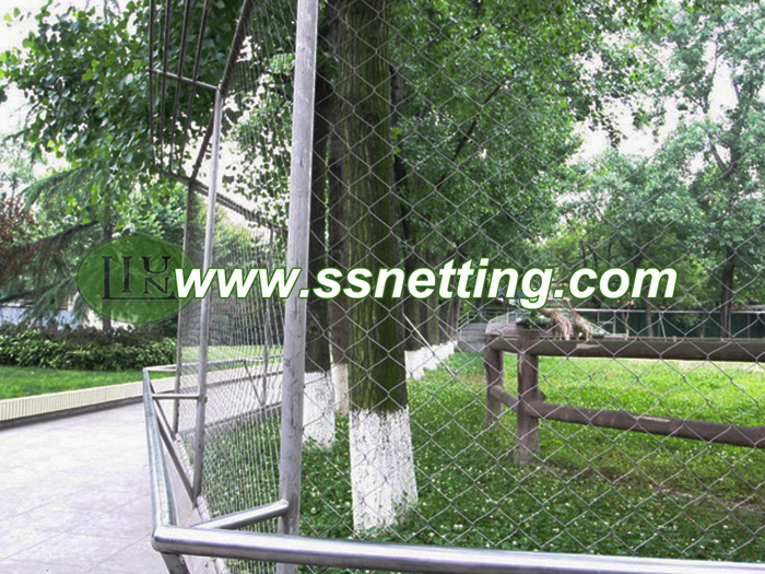 Suppy 304 hand woven wire rope deer barrier netting 30’ x 60’ in China
