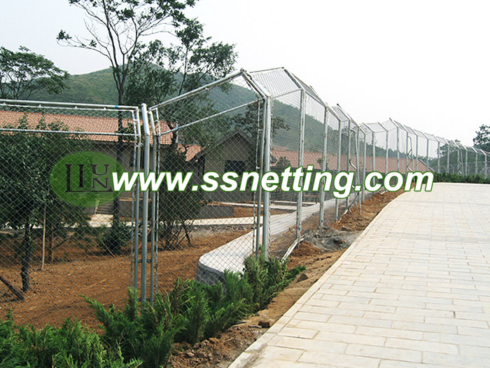 Deer cage fence construction with stainless steel deer enclosure netting